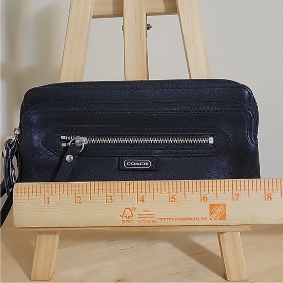 Vintage Coach full size leather wallet/wristlet, EUC - Picture 5 of 5